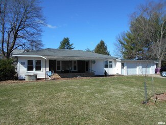 240 S Monmouth St, Good Hope, IL 61438