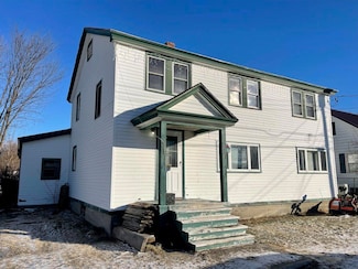 35 Eastland Ave, Millinocket, ME 04462
