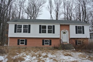 200 Greenbriar Cir, Tobyhanna, PA 18466
