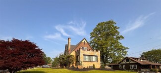 593 Dewey Ave, Cadiz, OH 43907