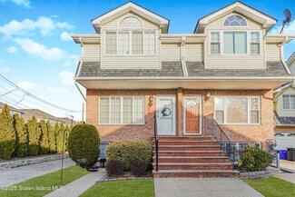 36 Sharrotts Ln, Staten Island, NY 10309
