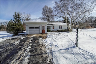 4519 Sunset Dr, Lockport, NY 14094