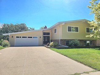 1507 Squire Ln, Aberdeen, SD 57401
