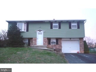 825 Pomander Ave, Reading, PA 19606