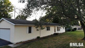 810 E Main St, Toulon, IL 61483