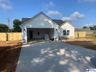 621 S 11th St, Hartsville, SC 29550