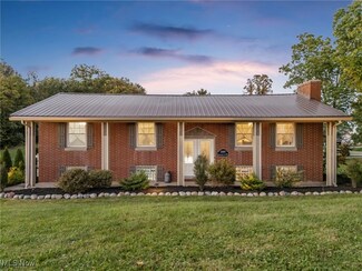 5699 Strausser St NW, North Canton, OH 44720