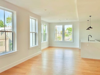 165 Everett St Unit 5, Boston, MA 02128