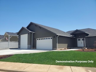 135 Cabernet Cir, Cave Junction, OR 97523