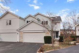 900 Jordan Ct, Westmont, IL 60559