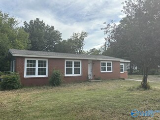 3705 Belvoir Dr SW, Huntsville, AL 35805