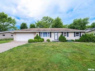 410 Stout Dr, MacKinaw, IL 61755