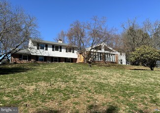 76 Bittersweet Dr, Glen Mills, PA 19342