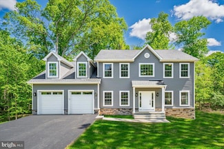 18 Brookdale Dr, Lawrence Township, NJ 08648