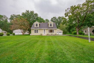 24 E Wiggand Dr, Glenmont, NY 12077