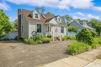 8 Sherman Place, Bethpage, NY 11714