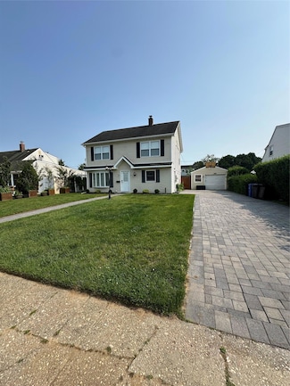 12 Green Ln, Levittown, NY 11756