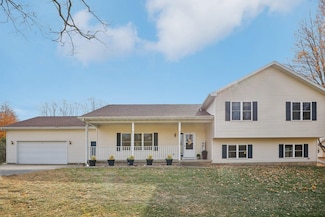 E11261 Birnam Woods Rd, Baraboo, WI 53913