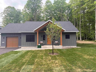 3405 Nuthatch Ln, Marquette, MI 49855