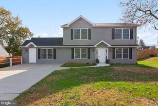 32 Canal Rd, Levittown, PA 19057
