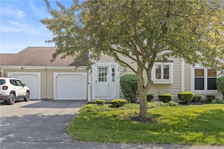 245 Deerhurst Ln, Webster, NY 14580