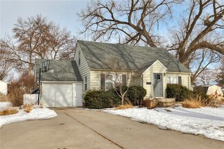 825 School St, Carlisle, IA 50047