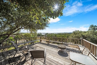 809 Lakebreeze Dr, Canyon Lake, TX 78133