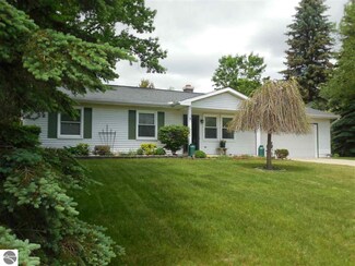 1015 Iberian Dr, Lake Isabella, MI 48893