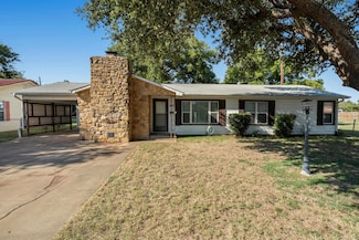1008 W Hamilton St, Olney, TX 76374