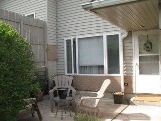 473 River Bend Rd Unit 115, Naperville, IL 60540