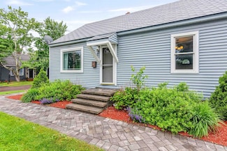 11 S Summit St, Essex Junction, VT 05452