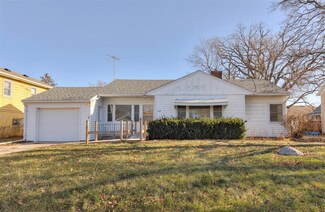 418 E 5th St S, Newton, IA 50208