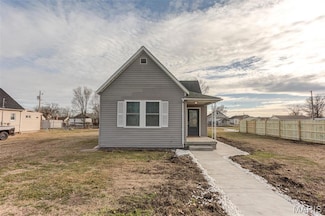 1656 3rd St, Madison, IL 62060