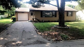 1027 Crest Dr, Creston, IA 50801