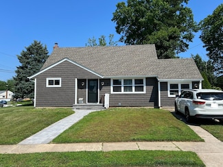 7 Mindy Ln, Westbury, NY 11590