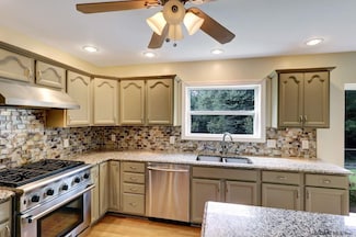 29 Locust Ridge Dr, Corinth, NY 12822