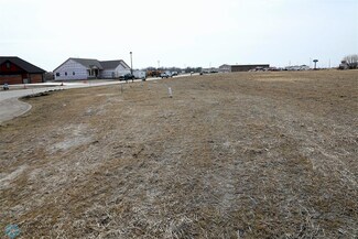 1736 Magnolia Ct, Wahpeton, ND 58075