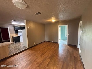 635 S 18th St, Slaton, TX 79364