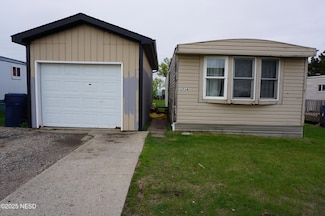 1714 14th Ave SE, Watertown, SD 57201
