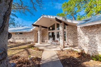 1662 N State Highway 80, Nixon, TX 78140