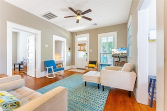 912 Sealy St, Galveston, TX 77550