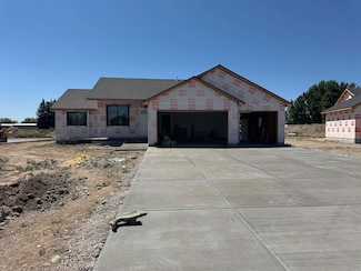 402 Kelton Cir, Shelley, ID 83274