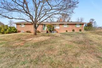 2211 Feather Rd, Vinton, VA 24179