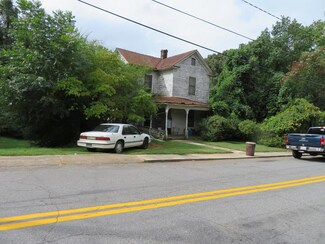 106 Whittle St, Chatham, VA 24531