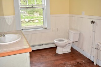 8 Turkey Hill Rd, Newport, NH 03773