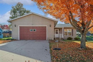 203 Tracy Ln, Williamsburg, IA 52361