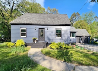 4108 Lake Harbor Rd, Norton Shores, MI 49441