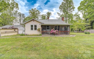 54 Green Haven Ln, Hendersonville, NC 28791