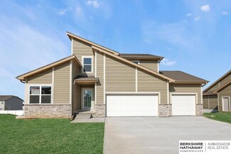 10305 S 110th St, Papillion, NE 68046