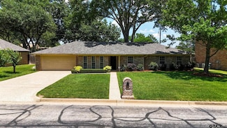 6220 Huntington Dr, Tyler, TX 75703